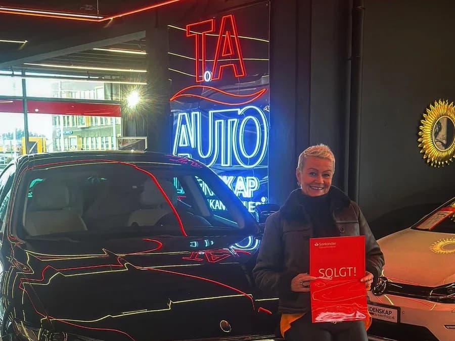 Kunde med nøklene til sin Maserati Levante