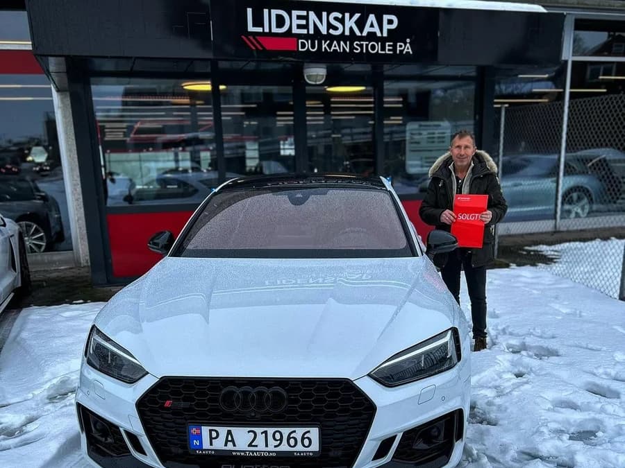 Kunde med sin nye Audi RS5